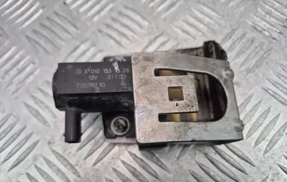 Mercedes-Benz C W205 Turbo solenoid valve A0101531328 211127 70078210