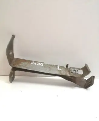 Mercedes-Benz C W204 Front bumper mounting bracket A2045421340