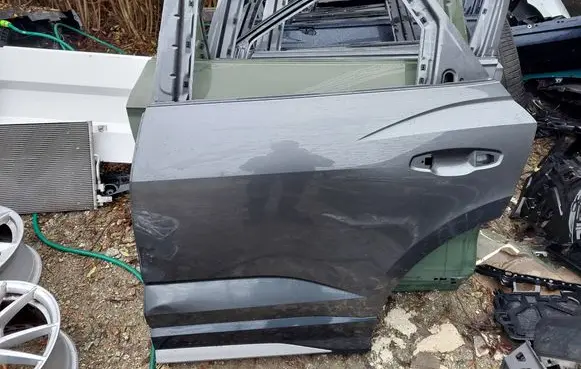 Audi Q3 F3 Rear door