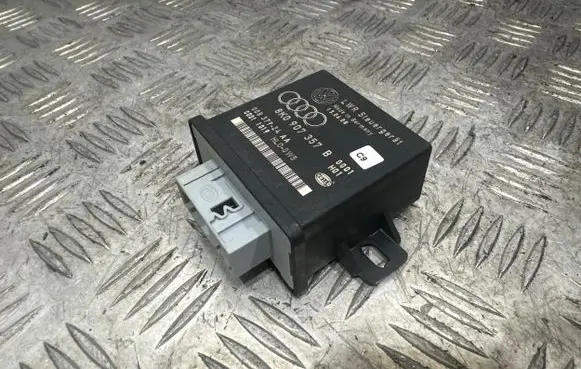 Audi A4 S4 B8 8K Light module LCM 8K0907357