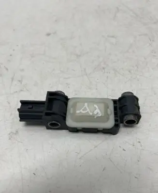 Audi A3 S3 8P Airbag deployment crash/impact sensor 8J0959651 602529