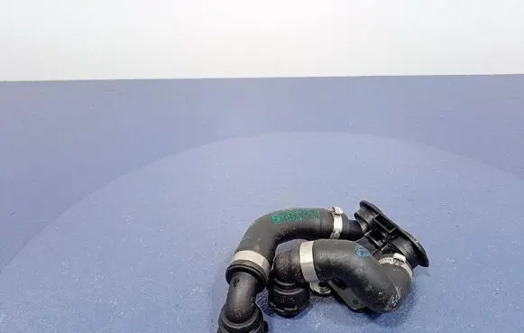Engine coolant pipe/hose