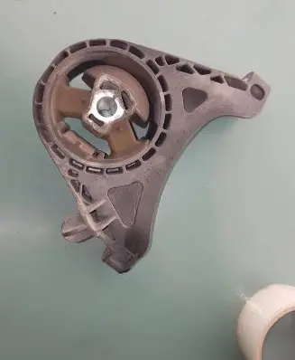 Opel Insignia A Engine mount bracket 13227769