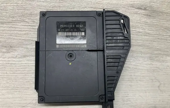 Mercedes-Benz E W210 Comfort/convenience module 2108203926 5625T6F1OA26