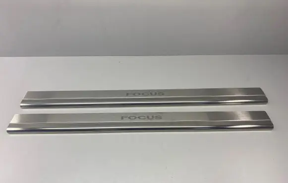 Ford Focus Front sill trim cover 4M5JA13200BA