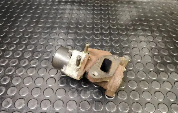 Nissan Pathfinder R51 EGR valve
