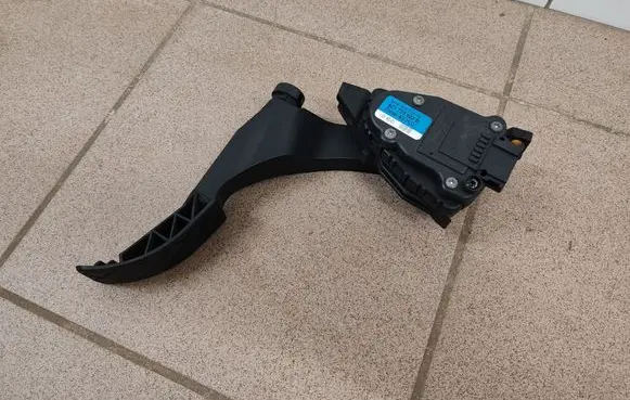Audi A2 Accelerator throttle pedal 8Z1723523B