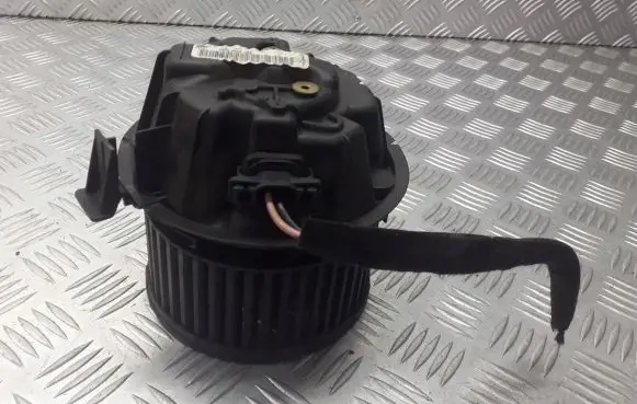 Dacia Logan I Front door blower motor N101035Q
