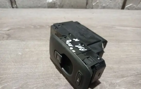 Volvo XC90 Electric window control switch 30739981