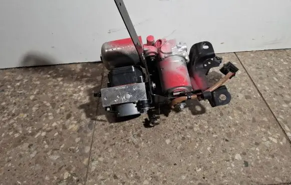 Lexus ES 250 - 300 - 330 ABS Pump 4707033060 8954133360