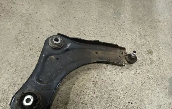 Renault Scenic III - Grand scenic III Front lower control arm/wishbone