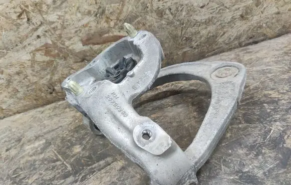 Cadillac SRX Front lower control arm/wishbone RHB117018 25700259