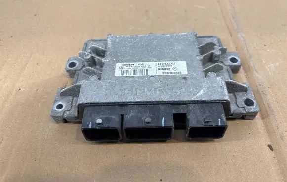 Renault Clio IV Engine control unit/module 8200522357 S120200105A