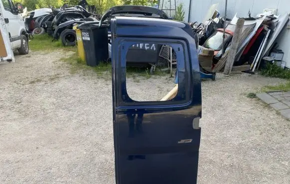 Nissan NV200 Rear door