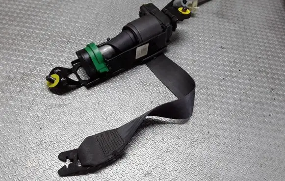 Volvo V70 Front seatbelt 8626240