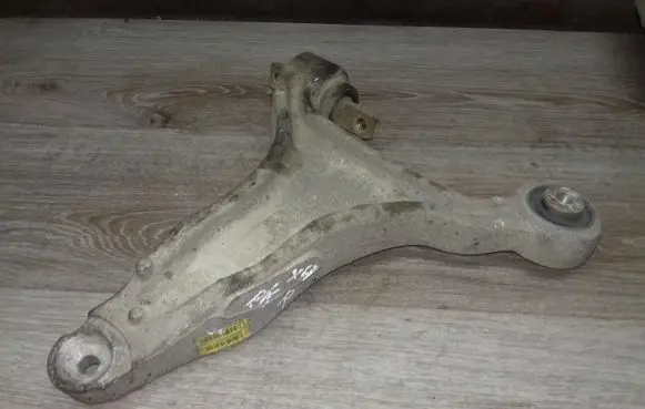 Volvo XC70 Front lower control arm/wishbone P8649545