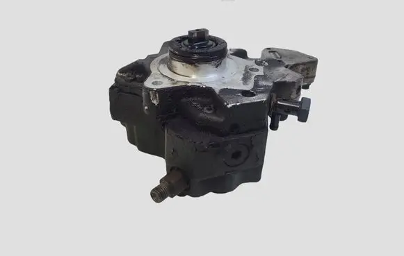 Hyundai Tucson JM Fuel injection high pressure pump 0445010121 3310027400