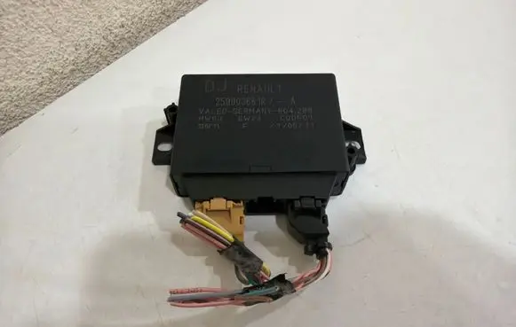 Renault Megane III Parking PDC control unit/module 259903681R