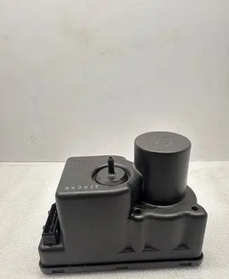 Audi 80 90 S2 B4 Central locking vacuum pump 443862257E