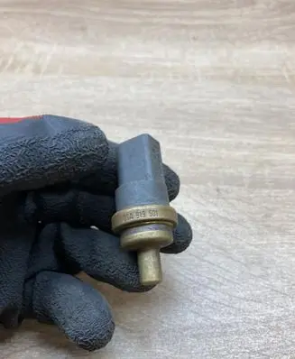 Volkswagen PASSAT B6 Coolant temperature sensor 06A919501