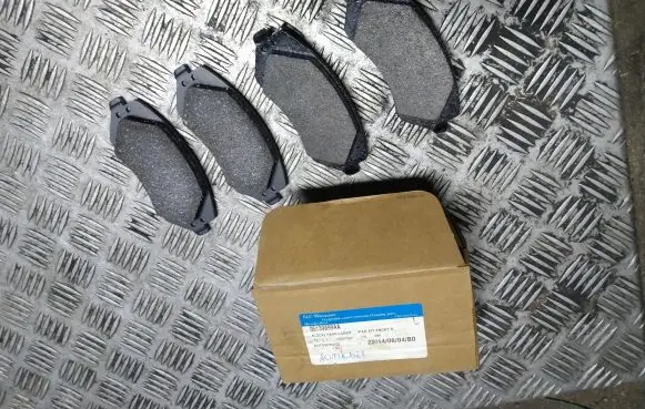 Chrysler Voyager Brake pads (front) 05139899AA