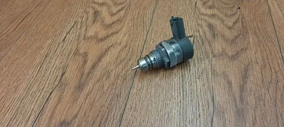Renault Espace IV Fuel pressure regulator 0281002753 8200426552 8200942719