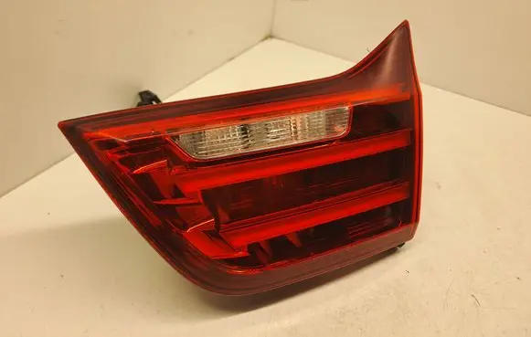 Tailgate rear/tail lights