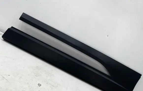 Opel Mokka B Front door trim (molding) 9841010580