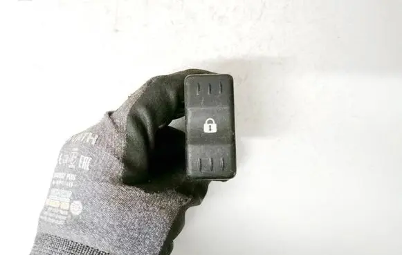 Dacia Logan I Central locking switch button 213517 140506284