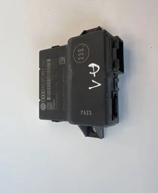 Audi A1 Gateway control module 8X0907468A