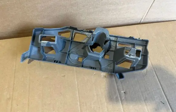 Skoda Karoq Front bumper mounting bracket 658807056
