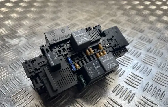 Mercedes-Benz C W204 Fuse module A2229063202 2295