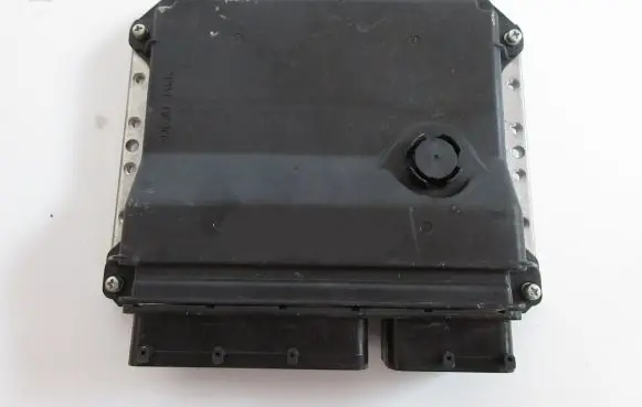 Toyota Avensis T270 Engine control unit/module 8966105G50