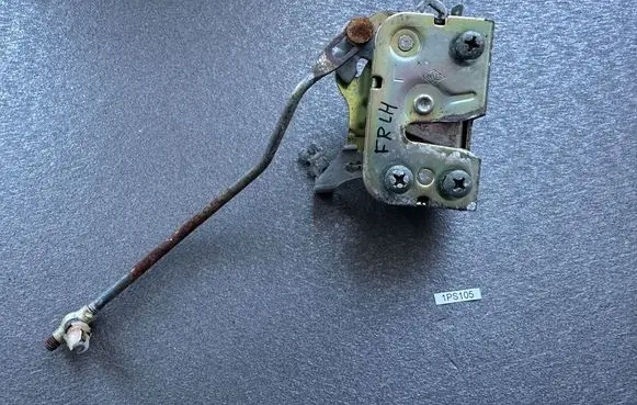 Mitsubishi Pajero Front door lock MB365307