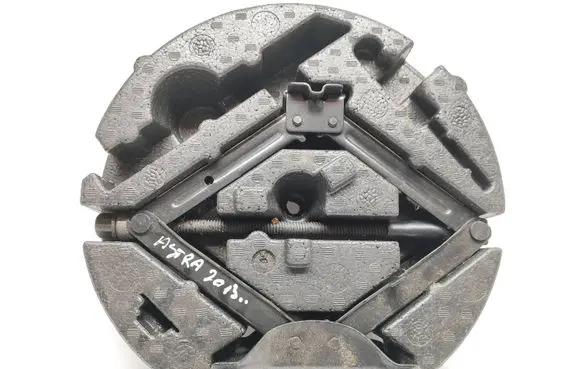 Opel Astra J Tool set 