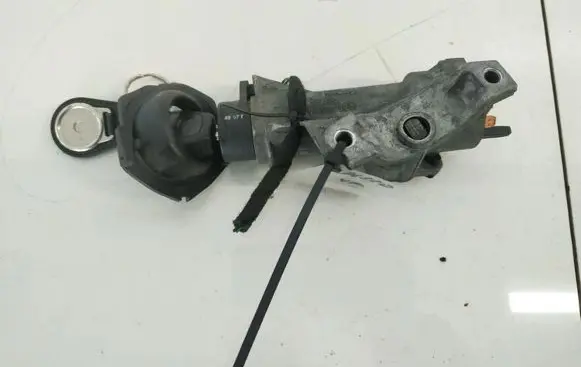 Volkswagen PASSAT B5 Ignition lock 4b0905851a
