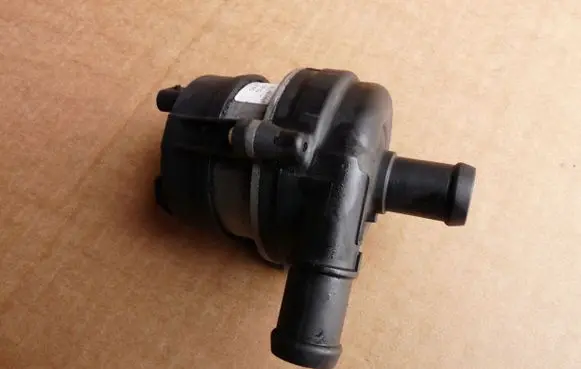 Jaguar XF X260 Water pump