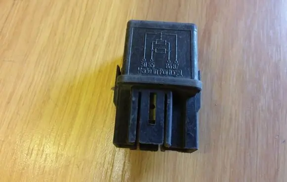 Mitsubishi Carisma Other relay MB953381