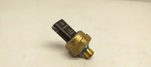 Mercedes-Benz Sprinter W907 W910 Fuel pressure sensor A0009050603 13622MX11 81CP5701