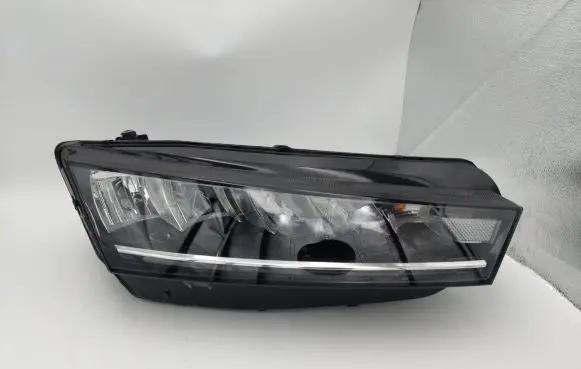 Skoda Octavia Mk4 Headlight/headlamp 5E4941016 030111823200