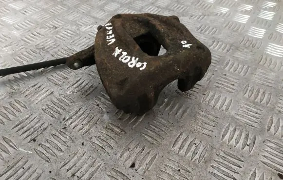 Toyota Corolla Verso E121 Front brake caliper