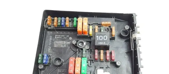 Volkswagen Golf V Fuse module 1K0937125A M7595