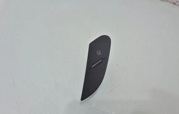 Alfa Romeo Giulia Central locking switch button 01561156360