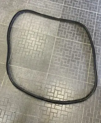Suzuki Ignis Trunk rubber seal (body) 