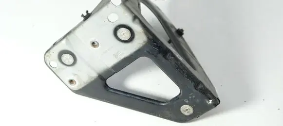 Audi A6 S6 C6 4F Fender mounting bracket 4F0821135