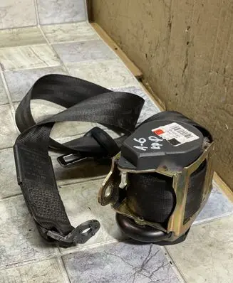 Audi A6 S6 C5 4B Front seatbelt 560585901