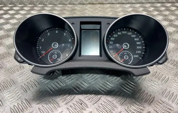 Volkswagen Golf VI Speedometer (instrument cluster) 5K0920870D