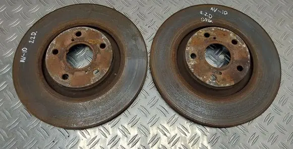 Toyota Avensis T270 Front brake disc