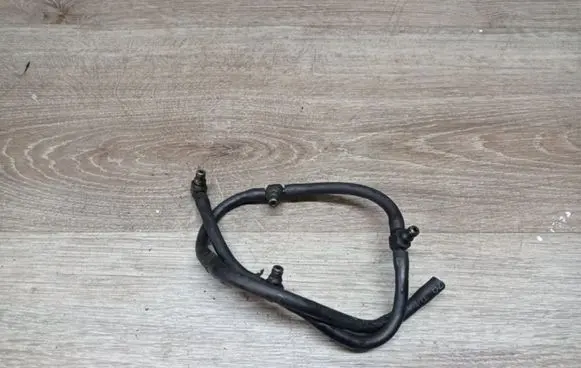 Volvo S80 Fuel injector supply line/pipe 