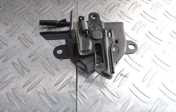 Engine bonnet/hood lock/catch